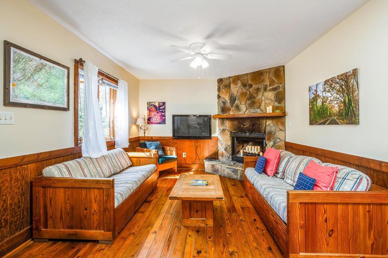 Love Ridge Mountain Lodging Lyndhurst Ngoại thất bức ảnh