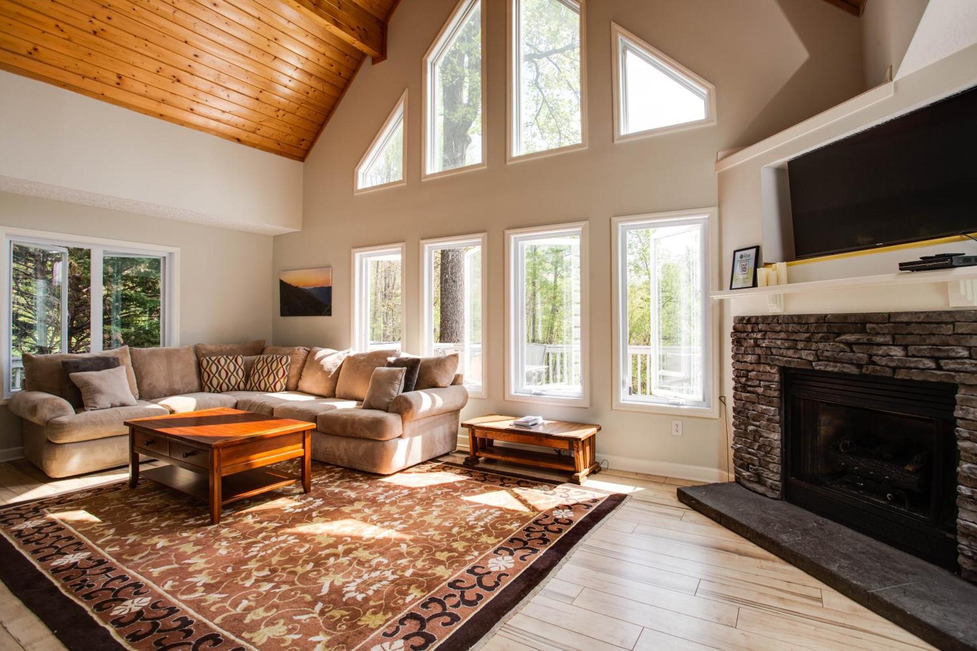 Love Ridge Mountain Lodging Lyndhurst Ngoại thất bức ảnh